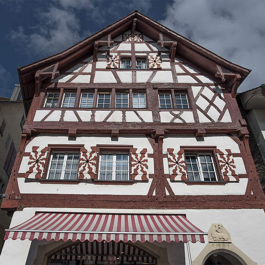 Tour Bodensee 03 - 2016_KA78598-1 Kopie.jpg - Im ganze Ortskern befinden sich solch alte Bauwerke